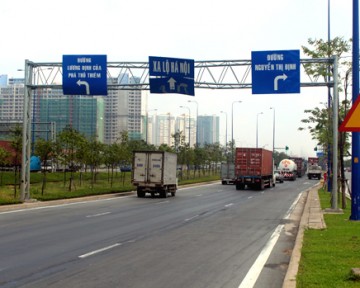 Đại lộ hiện đại nhất TP HCM tiếp tục lún nặng
